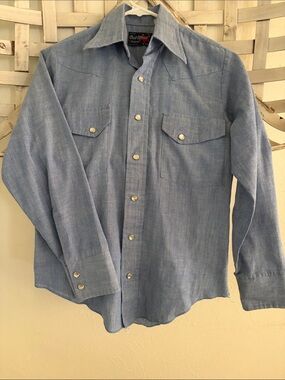 Vintage Light Blue Button-Down Western Shirt with Pearl Snap
